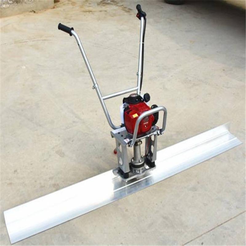 Concrete Vibrator - آلة تسوية الأرضيات الخرسانية بالاهتزاز تعمل